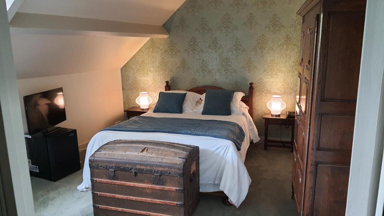 Logis - Hotel & Restaurant Le Gonfalon Germigny-l'Eveque Εξωτερικό φωτογραφία
