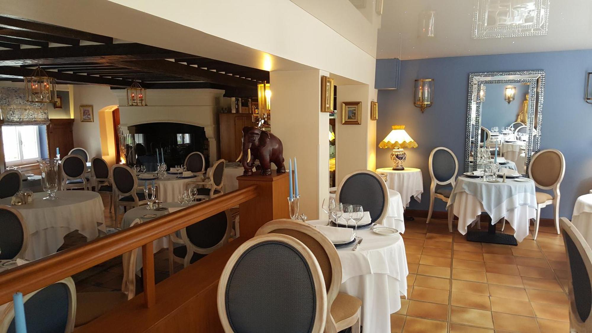 Logis - Hotel & Restaurant Le Gonfalon Germigny-l'Eveque Εξωτερικό φωτογραφία