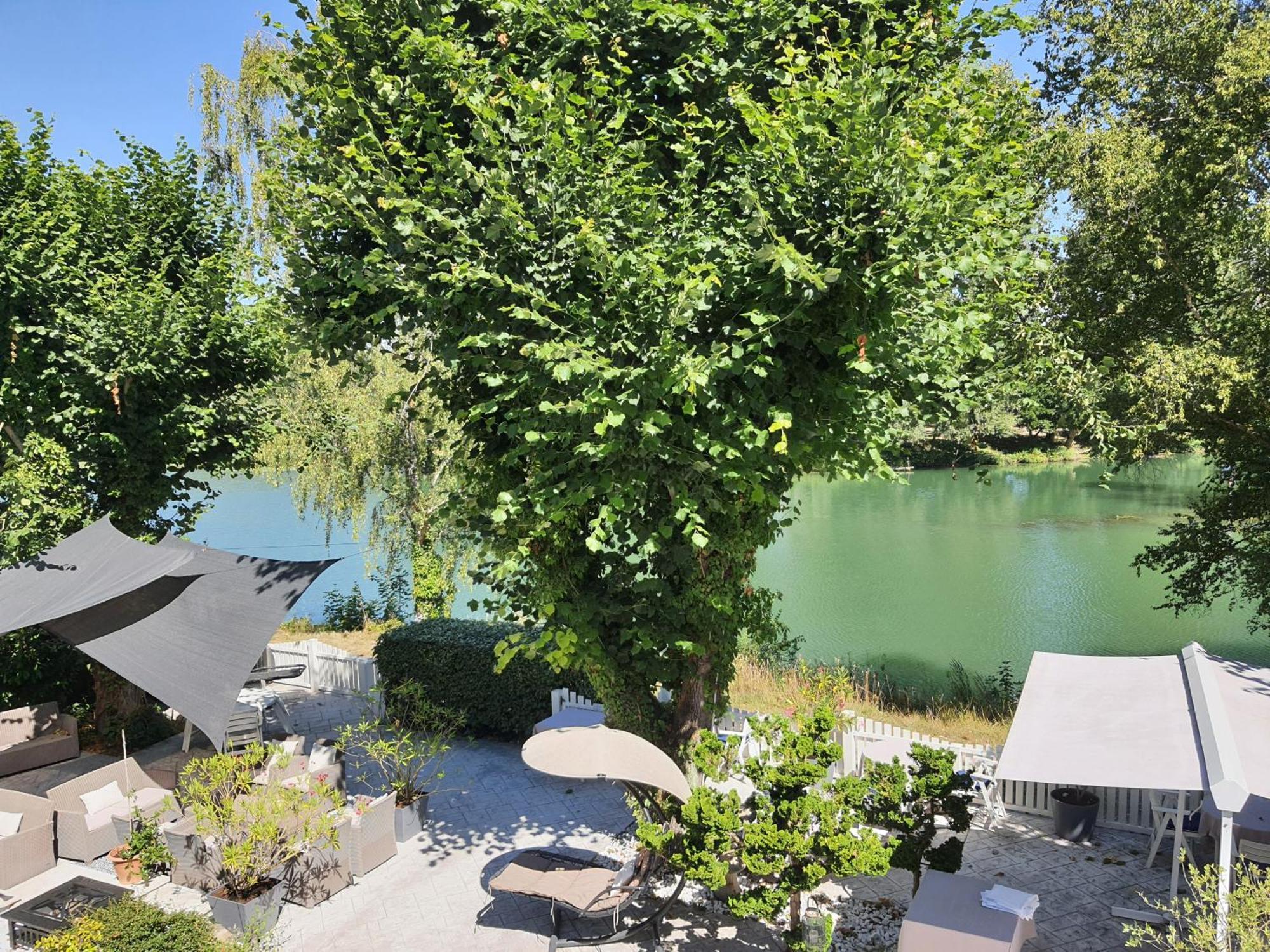 Logis - Hotel & Restaurant Le Gonfalon Germigny-l'Eveque Εξωτερικό φωτογραφία