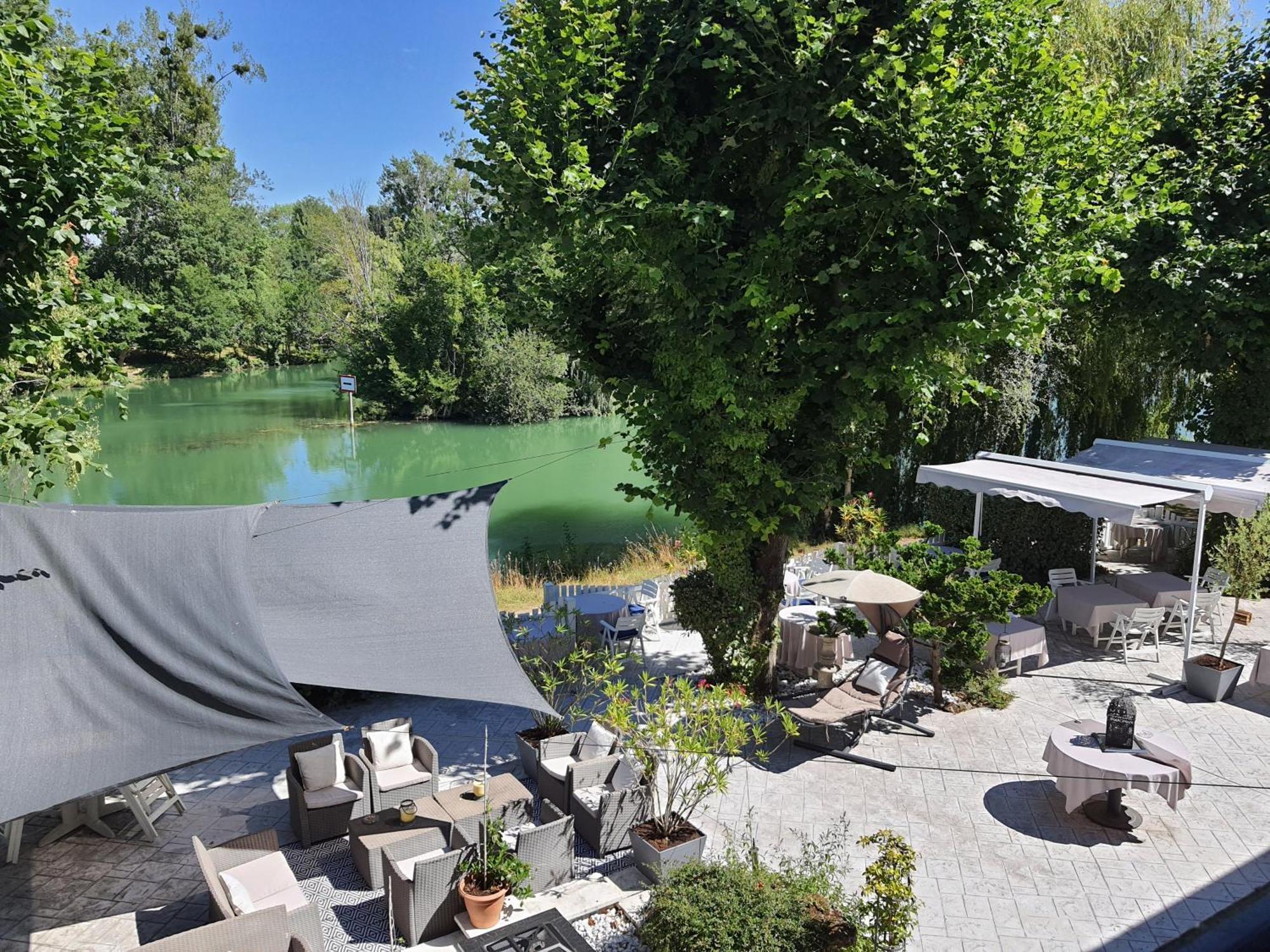 Logis - Hotel & Restaurant Le Gonfalon Germigny-l'Eveque Εξωτερικό φωτογραφία