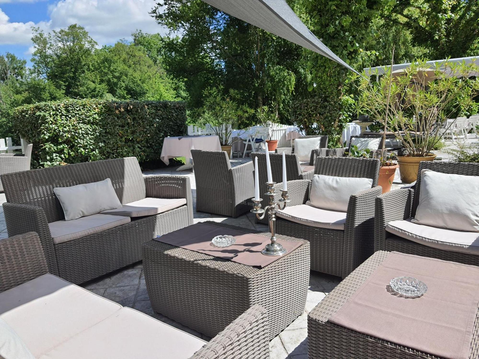 Logis - Hotel & Restaurant Le Gonfalon Germigny-l'Eveque Εξωτερικό φωτογραφία