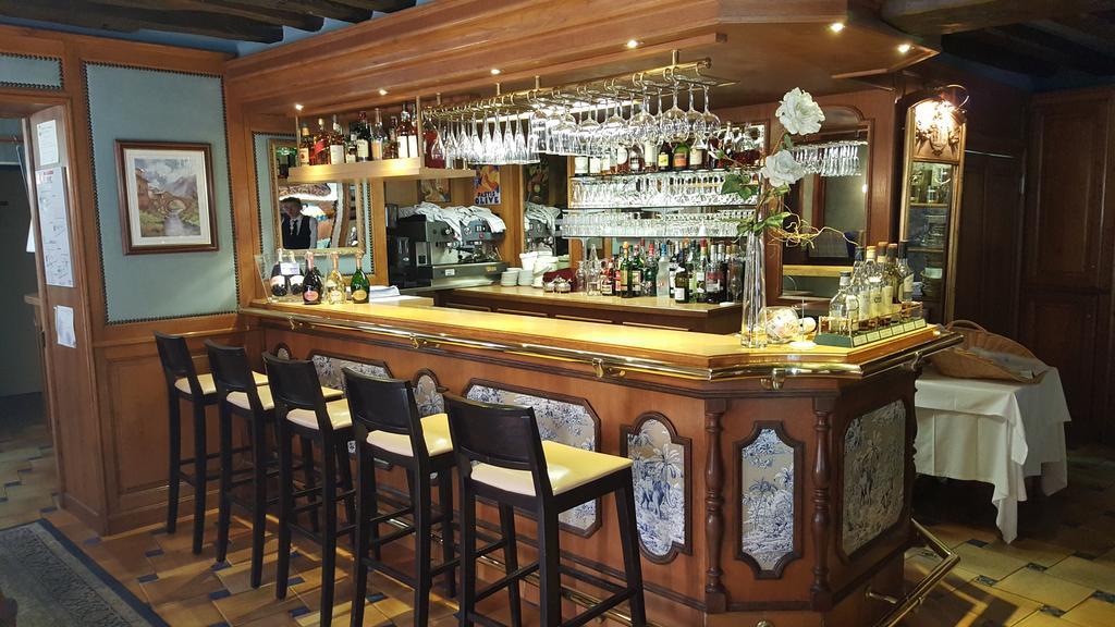 Logis - Hotel & Restaurant Le Gonfalon Germigny-l'Eveque Εξωτερικό φωτογραφία