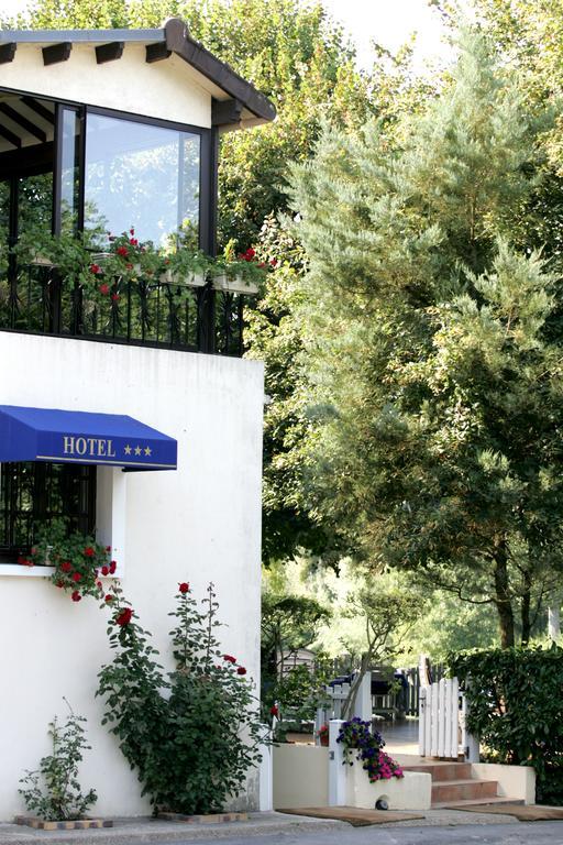 Logis - Hotel & Restaurant Le Gonfalon Germigny-l'Eveque Εξωτερικό φωτογραφία