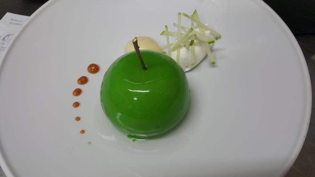 Logis - Hotel & Restaurant Le Gonfalon Germigny-l'Eveque Εξωτερικό φωτογραφία