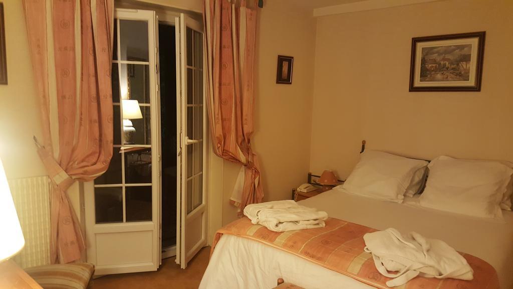 Logis - Hotel & Restaurant Le Gonfalon Germigny-l'Eveque Εξωτερικό φωτογραφία