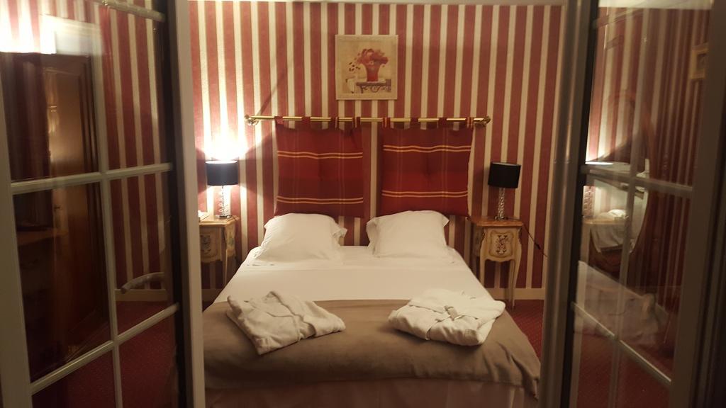 Logis - Hotel & Restaurant Le Gonfalon Germigny-l'Eveque Εξωτερικό φωτογραφία
