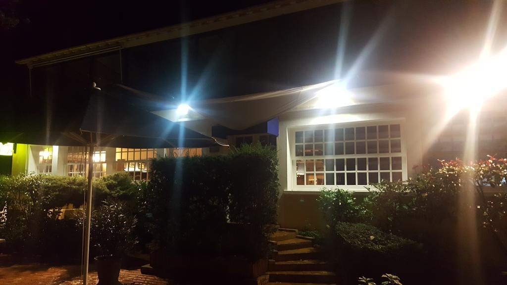 Logis - Hotel & Restaurant Le Gonfalon Germigny-l'Eveque Εξωτερικό φωτογραφία