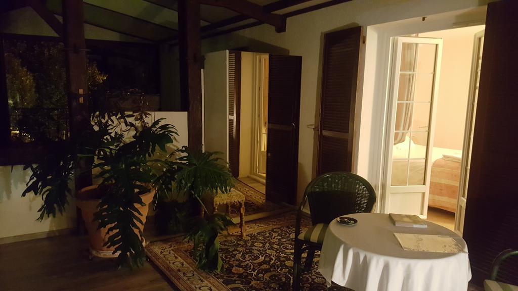 Logis - Hotel & Restaurant Le Gonfalon Germigny-l'Eveque Εξωτερικό φωτογραφία