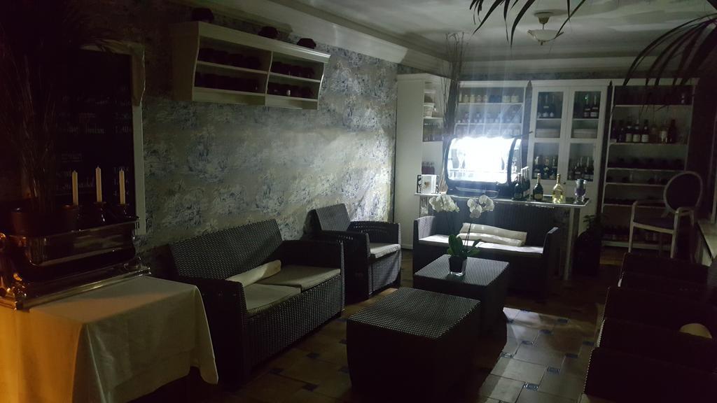 Logis - Hotel & Restaurant Le Gonfalon Germigny-l'Eveque Εξωτερικό φωτογραφία