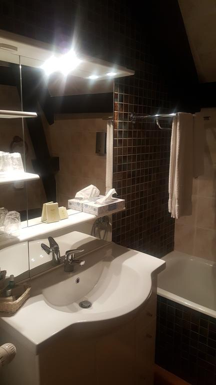 Logis - Hotel & Restaurant Le Gonfalon Germigny-l'Eveque Εξωτερικό φωτογραφία
