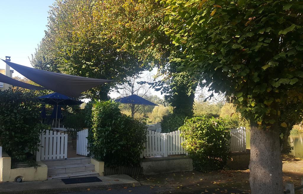 Logis - Hotel & Restaurant Le Gonfalon Germigny-l'Eveque Εξωτερικό φωτογραφία