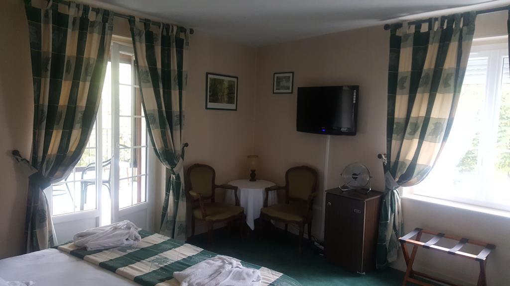Logis - Hotel & Restaurant Le Gonfalon Germigny-l'Eveque Εξωτερικό φωτογραφία