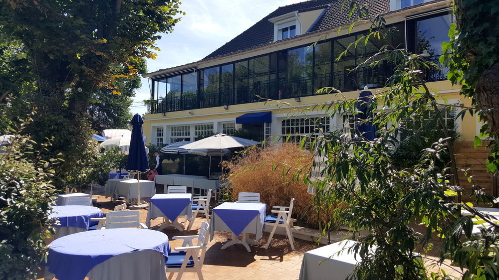Logis - Hotel & Restaurant Le Gonfalon Germigny-l'Eveque Εξωτερικό φωτογραφία